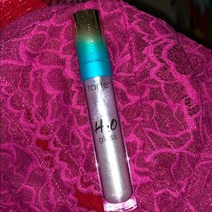 tarte H2O lip gloss in Bora Bora